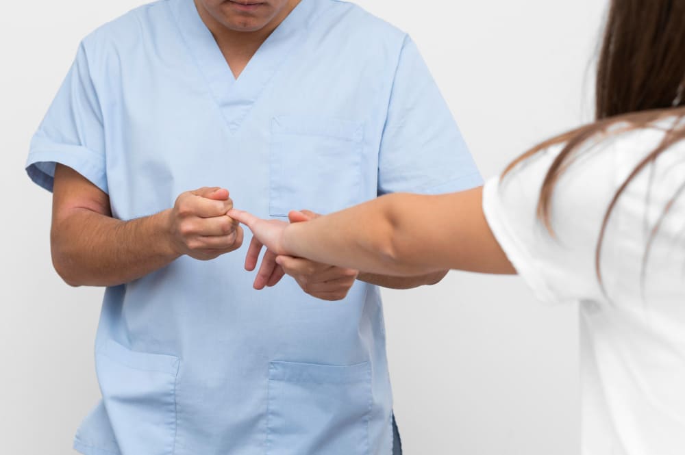 riabilitazione e fisioterapia dopo frattura metacarpo